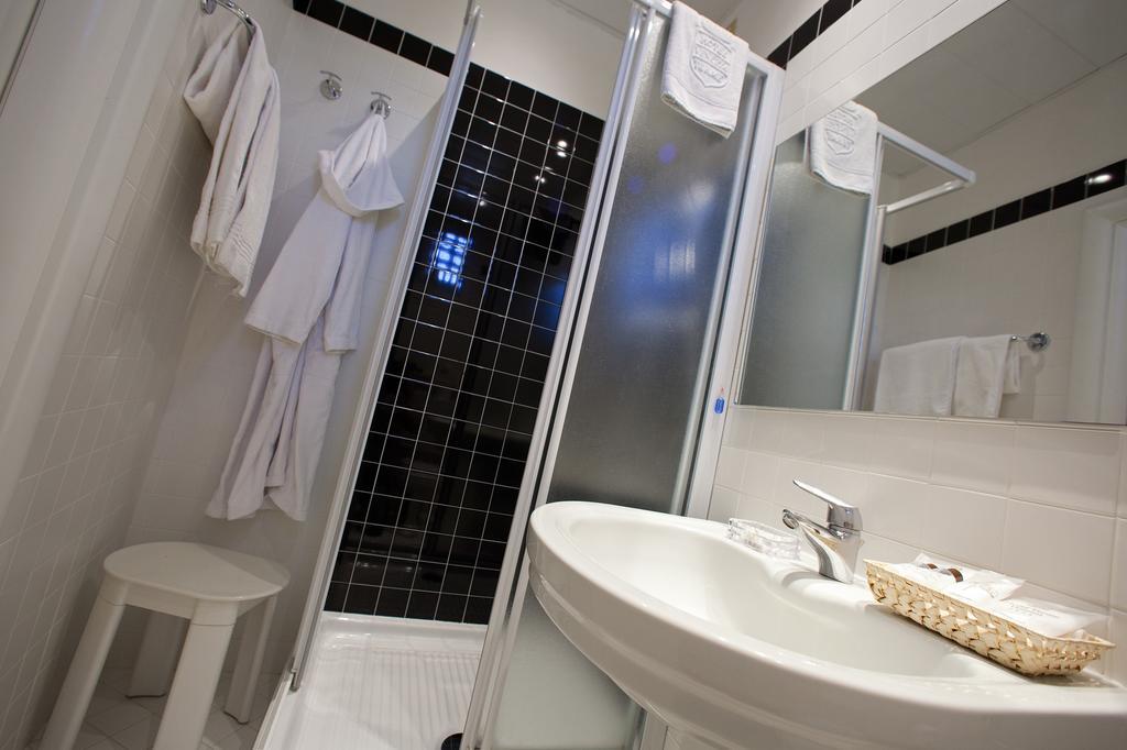Single Room Wellness,511019310:JPEG